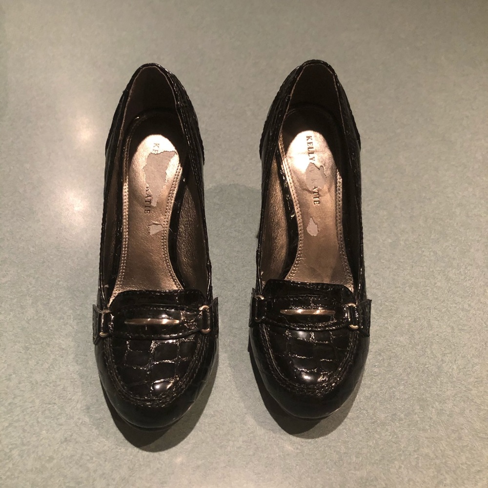 Black Pumps